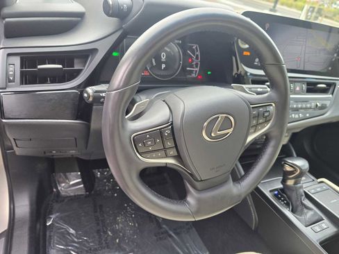 Used 2022 Lexus ES 300h w/ Premium Package image 26