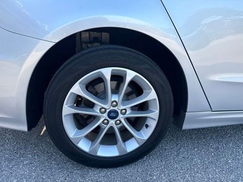 Used 2019 Ford Fusion SE FWD image 15