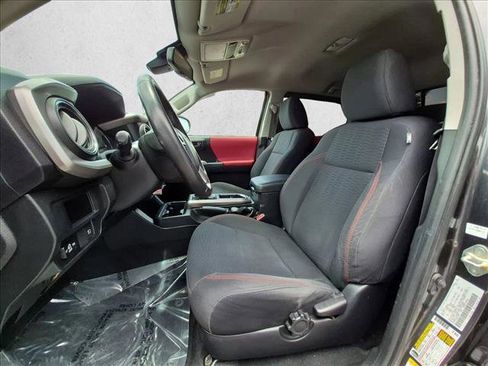 Used 2018 Toyota Tacoma SR5 RWD image 15