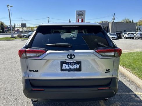 Used 2023 Toyota RAV4 LE AWD/4WD image 25