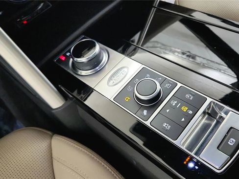 Used 2020 Land Rover Discovery HSE image 35