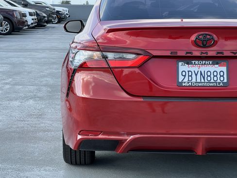 Used 2022 Toyota Camry SE w/ Carpet Mat Package (TMS) image 6