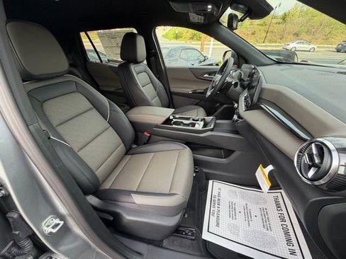 New 2026 Chevrolet Equinox LT w/ Convenience Package II AWD/4WD image 37