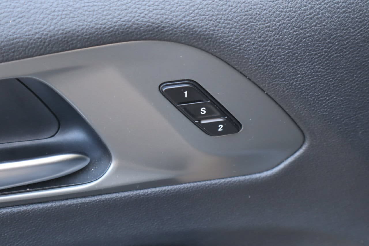 Used 2025 Chrysler Pacifica Select FWD image 21