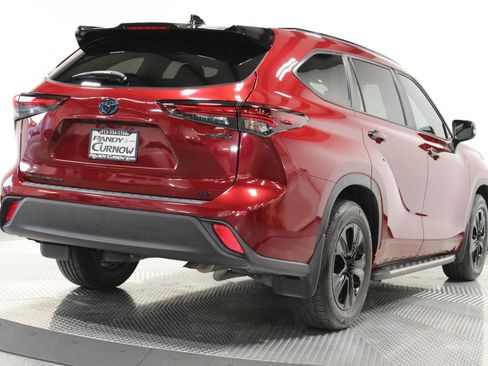 Used 2024 Toyota Highlander XLE image 12