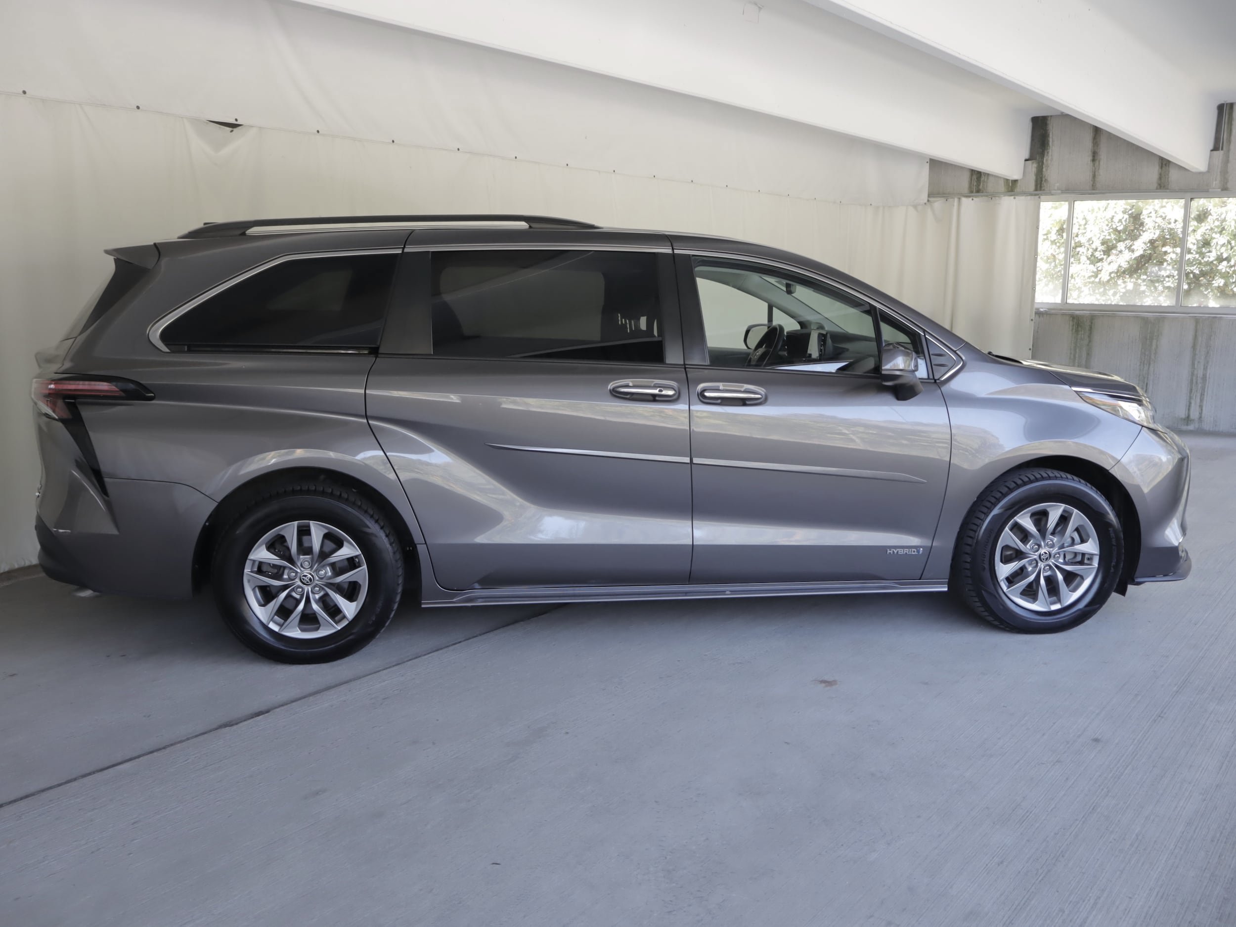 Used 2021 Toyota Sienna XLE w/ XLE Plus Package AWD/4WD image 6