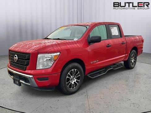Used 2022 Nissan Titan SV image 1