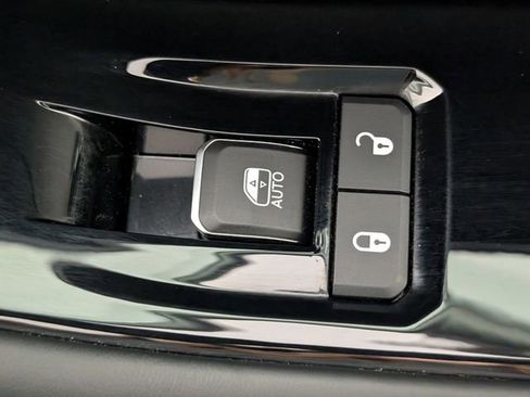 Used 2023 Jeep Grand Cherokee L Overland w/ Luxury Tech Group IV AWD/4WD image 37
