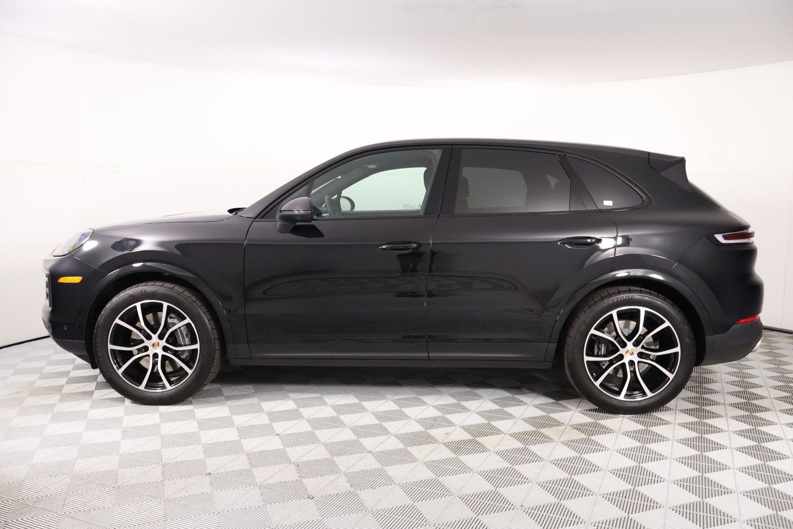 Certified 2026 Porsche Cayenne AWD/4WD image 2