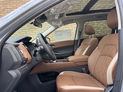New 2026 Nissan Pathfinder Platinum AWD/4WD image 43