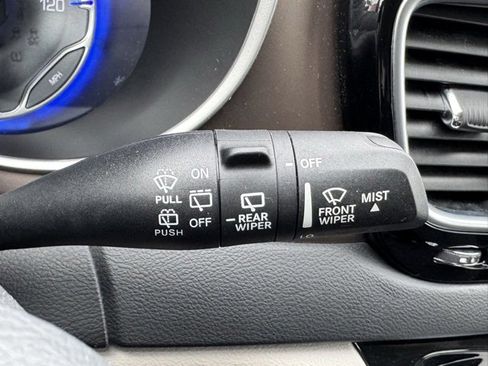 Used 2023 Chrysler Voyager LX image 28