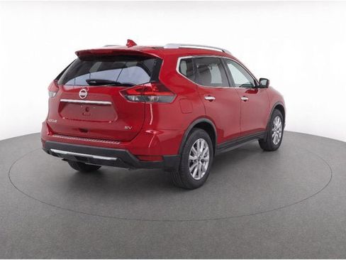 Used 2018 Nissan Rogue SV w/ Premium Package FWD image 5