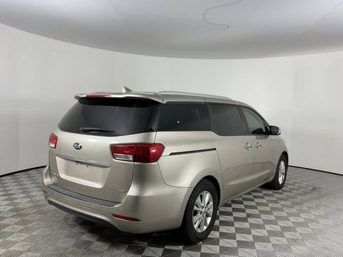 Used 2016 Kia Sedona LX w/ LX Convenience Package image 5
