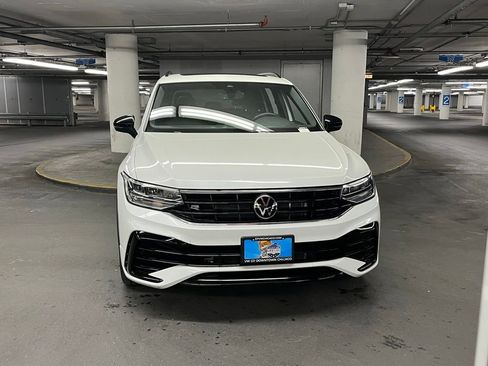 Used 2023 Volkswagen Tiguan SE R-Line image 32