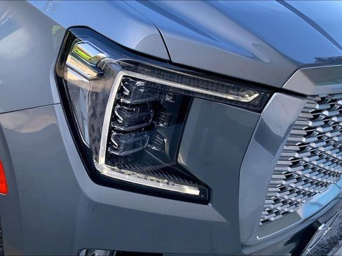 Used 2023 GMC Yukon XL Denali w/ Advanced Technology Package image 27