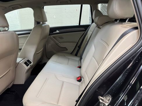 Used 2019 Volkswagen Golf SE FWD image 16