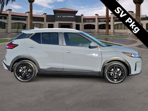 Used 2023 Nissan Kicks SV image 9