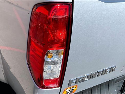 Used 2018 Nissan Frontier SV w/ Value Truck Package AWD/4WD image 30
