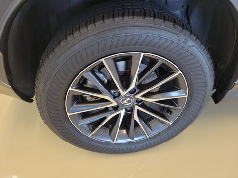 Used 2024 Lexus NX 250 FWD image 9