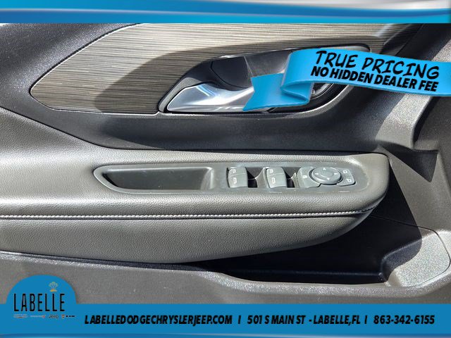 Used 2024 GMC Terrain SLE w/ Driver Convenience Package FWD image 29