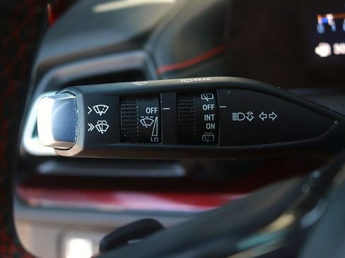 Used 2024 Chevrolet Traverse RS FWD image 28
