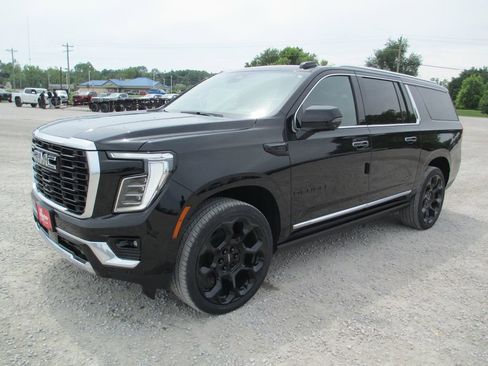 New 2026 GMC Yukon XL Denali w/ Denali Reserve Package AWD/4WD image 9