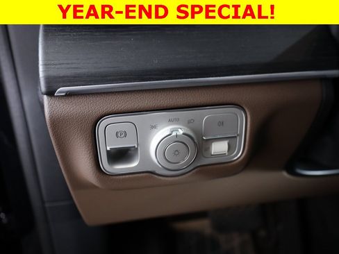 Used 2025 Mercedes-Benz GLE 450e 4MATIC image 11