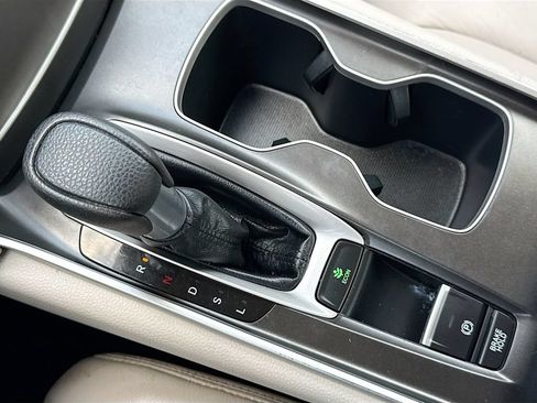 Used 2018 Honda Accord EX image 27