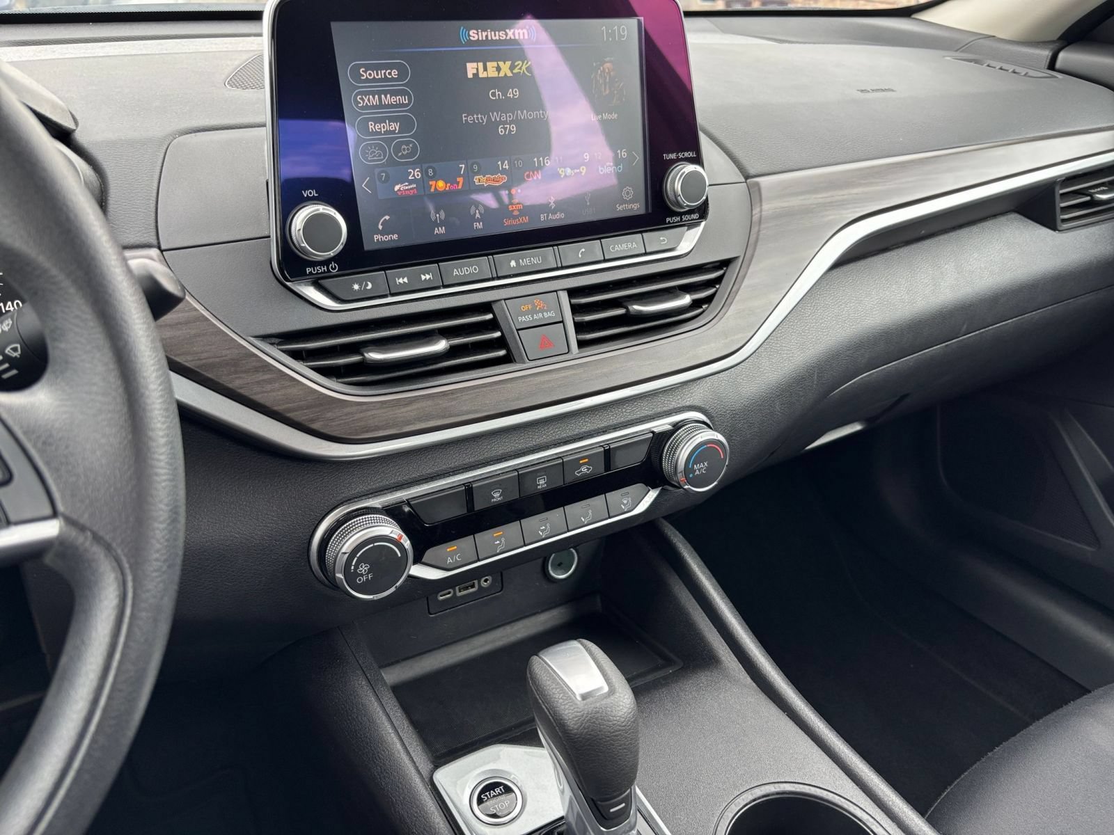 Used 2025 Nissan Altima 2.5 SV FWD image 16