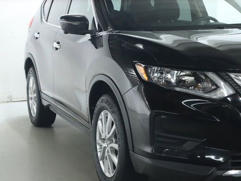 Used 2017 Nissan Rogue SV w/ SV Premium Package AWD/4WD image 9