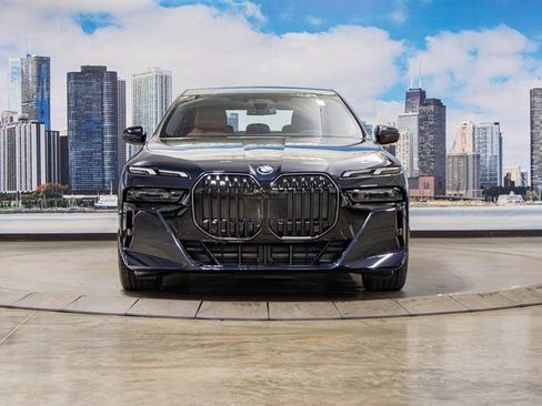 Used 2025 BMW 750e xDrive w/ Premium Package image 3