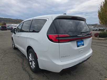 New 2026 Chrysler Pacifica Select