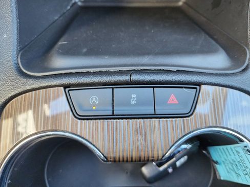 Used 2023 GMC Acadia SLE image 37