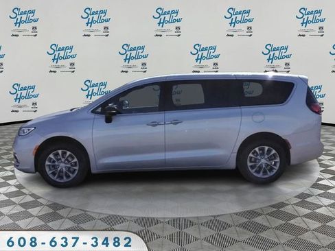 New 2026 Chrysler Pacifica Select AWD/4WD image 8