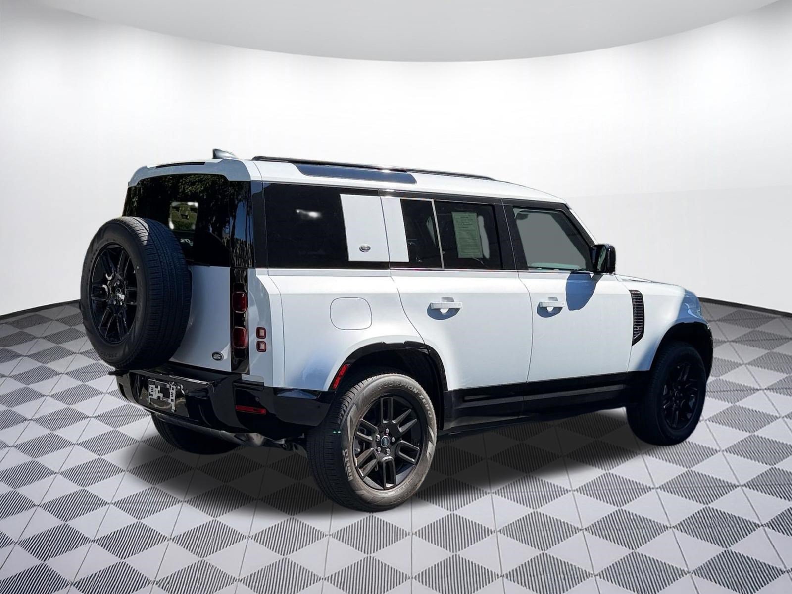 Used 2023 Land Rover Defender 110 X-Dynamic SE AWD/4WD image 9