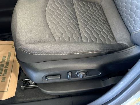 Used 2018 Chevrolet Equinox LT image 19