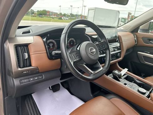 Used 2023 Nissan Pathfinder Platinum AWD/4WD image 13