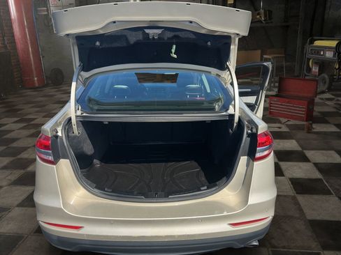 Certified 2019 Ford Fusion SE w/ Equipment Group 151A image 9