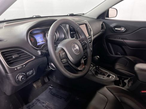 Used 2022 Jeep Cherokee Trailhawk image 9