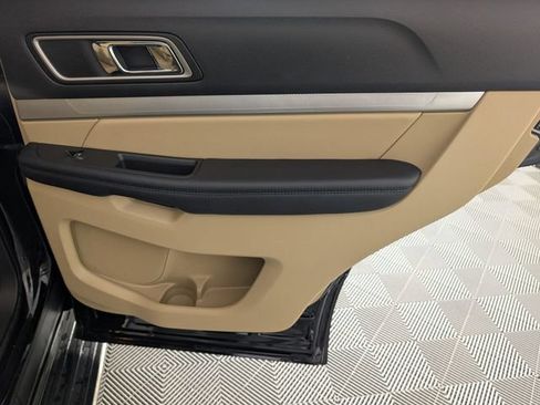 Used 2017 Ford Explorer XLT w/ Equipment Group 202A AWD/4WD image 36