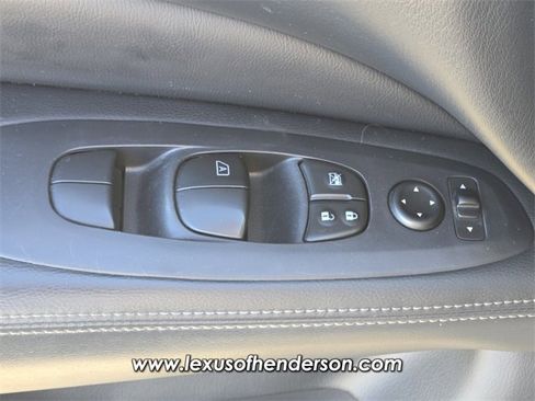 Used 2018 Nissan Pathfinder S image 22