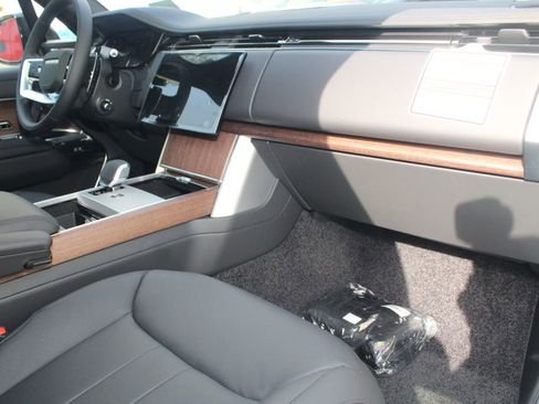 New 2026 Land Rover Range Rover Long Wheelbase SE AWD/4WD image 24