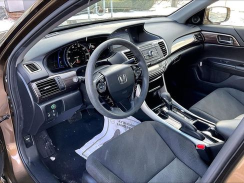 Used 2017 Honda Accord Base image 17