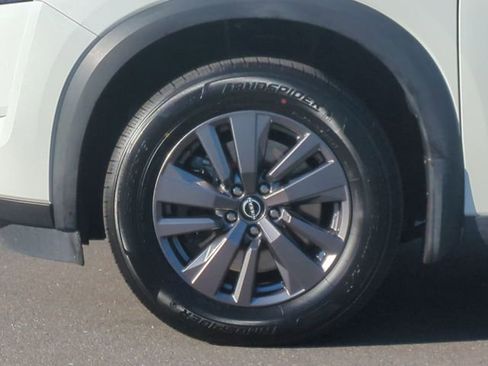 Used 2022 Nissan Pathfinder SV AWD/4WD image 17