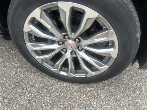 Used 2022 GMC Yukon Denali AWD/4WD image 5