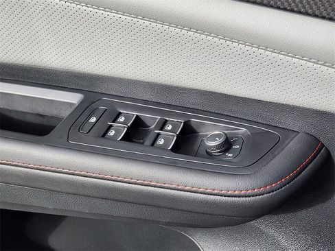 Used 2025 Volkswagen Atlas Peak Edition SE image 4