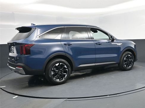 New 2026 Kia Sorento S image 4