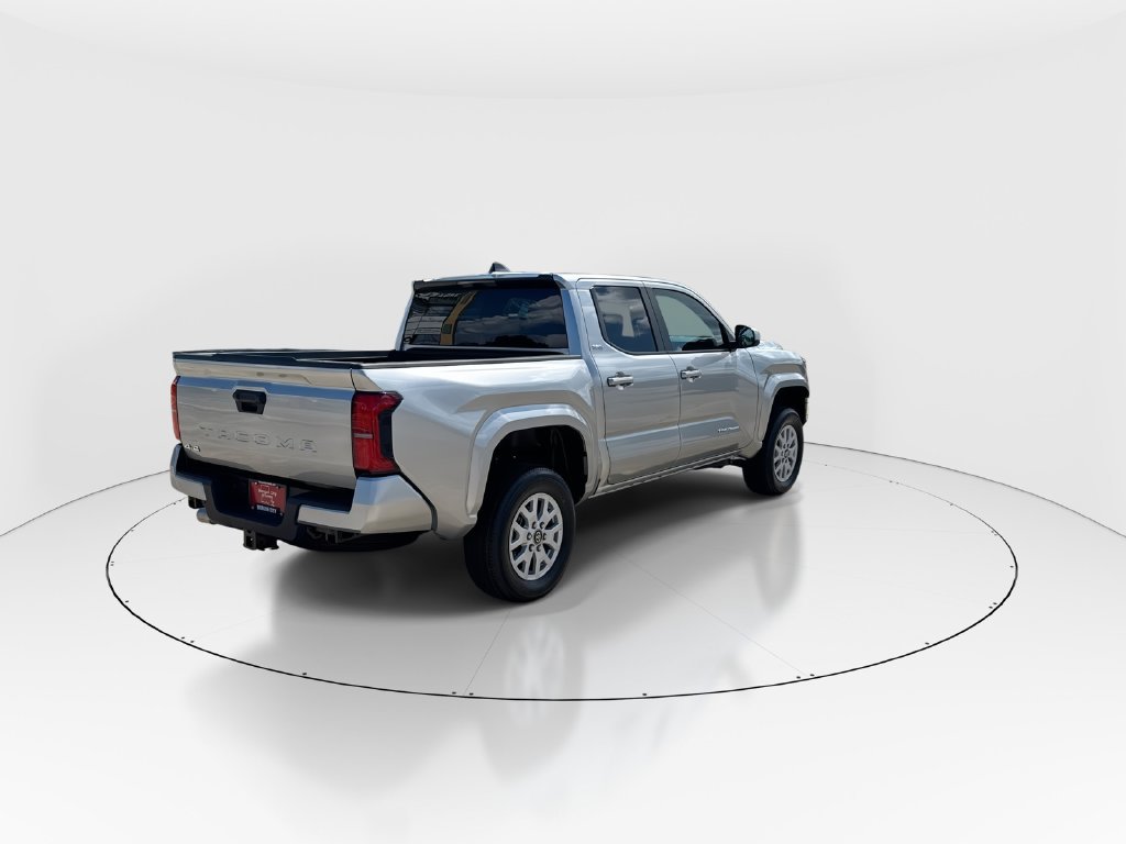 Used 2026 Toyota Tacoma SR5 AWD/4WD image 8