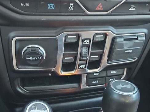 Used 2023 Jeep Wrangler Sahara w/ Cold Weather Group image 30