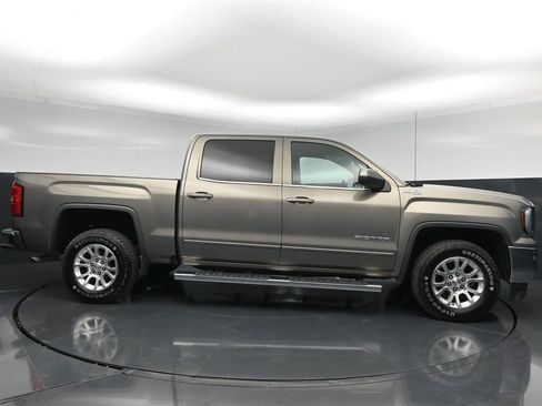 Used 2017 GMC Sierra 1500 SLE w/ SLE Value Package AWD/4WD image 4